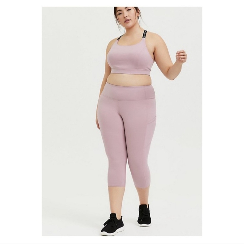 Torrid Active Light Pink Capri Leggings